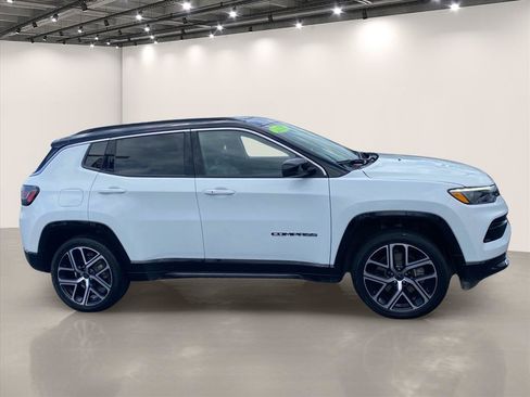 Used 2025 Jeep Compass Limited w/ Elite Group AWD/4WD image 8