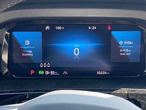 Used 2024 Volkswagen Atlas Cross Sport SE w/ Panoramic Sunroof Package FWD image 19