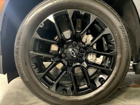 Used 2025 Chevrolet Tahoe High Country image 9