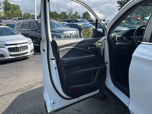 Used 2022 Honda Pilot EX-L image 11