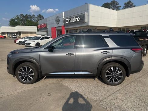 Used 2026 Nissan Pathfinder Platinum AWD/4WD image 1