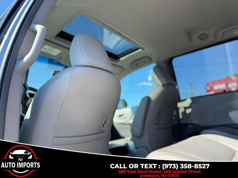 Used 2016 Toyota Sienna XLE Premium image 18