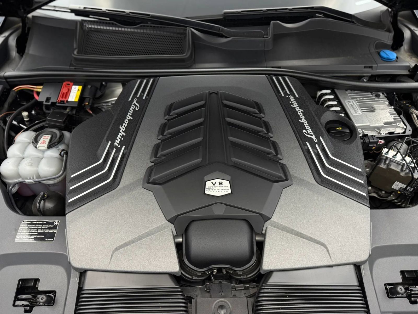 Used 2022 Lamborghini Urus AWD/4WD image 30