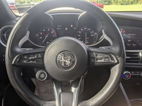 Used 2023 Alfa Romeo Giulia Veloce AWD/4WD image 21