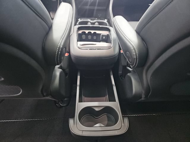 New 2027 Chrysler Pacifica Limited AWD/4WD image 43