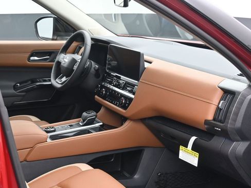 New 2026 Nissan Pathfinder Platinum image 6