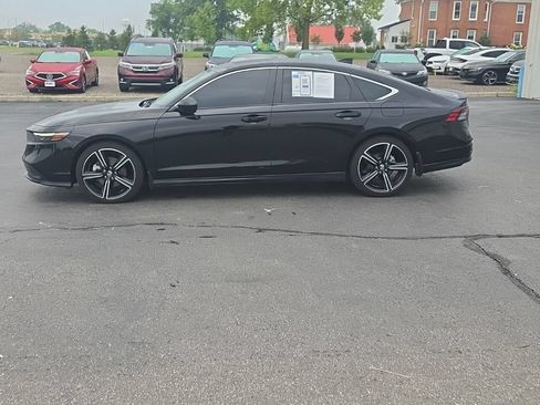 Used 2025 Honda Accord Sport image 4