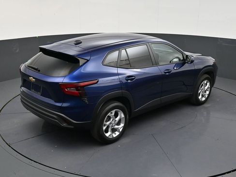 Used 2024 Chevrolet Trax LS w/ LS Convenience Package FWD image 16