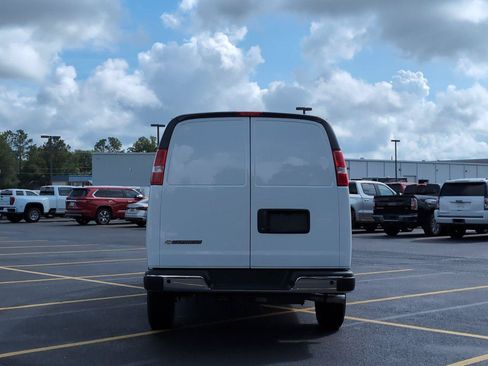 New 2026 Chevrolet Express 2500 Extended RWD image 4