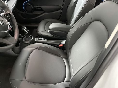 Certified 2023 MINI Cooper 4-Door Hardtop image 9