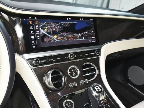 Used 2022 Bentley Continental GT image 45