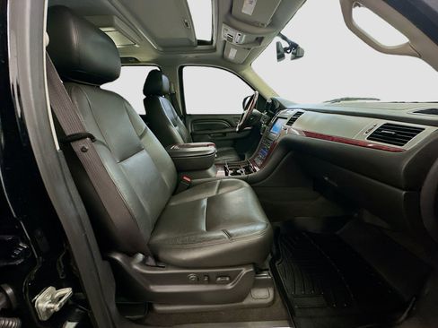 Used 2012 Cadillac Escalade Premium image 34
