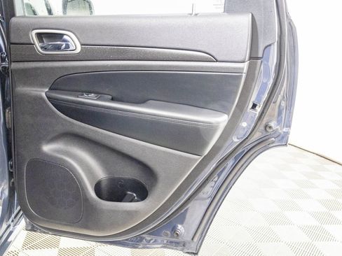 Used 2017 Jeep Grand Cherokee Altitude image 44