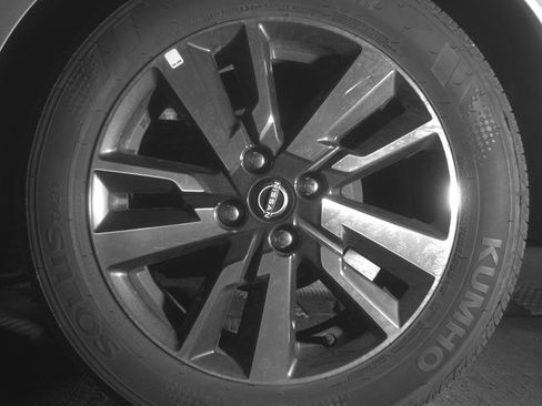 Used 2025 Nissan Versa SV image 14