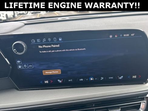 Used 2025 Chevrolet Traverse LT image 22