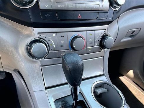 Used 2011 Toyota Highlander 2WD w/ Tech Pkg image 21