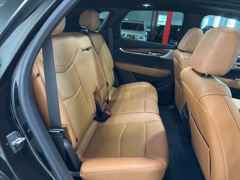 Used 2022 Cadillac XT5 Premium Luxury w/ LPO, Floor Liner Package AWD/4WD image 39