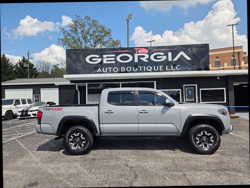 Used 2019 Toyota Tacoma TRD Off-Road w/ TRD Premium Off Road Package AWD/4WD image 9