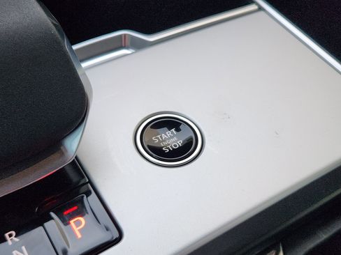 New 2025 Land Rover Range Rover Long Wheelbase SE image 20