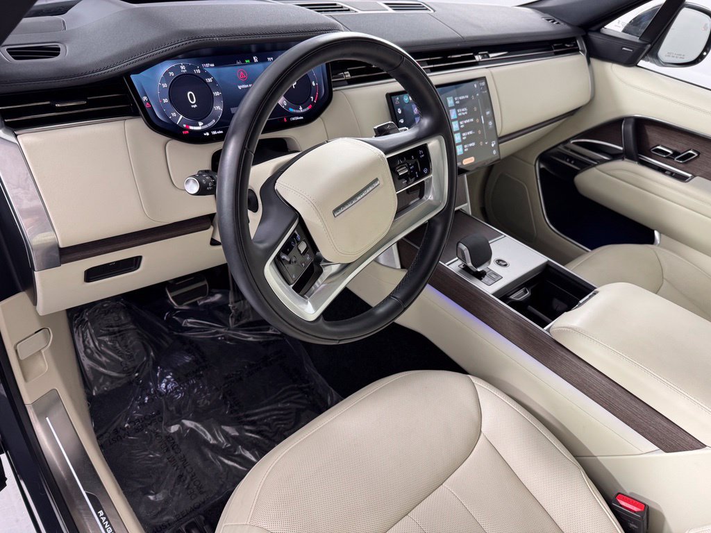 Used 2025 Land Rover Range Rover SE AWD/4WD image 13