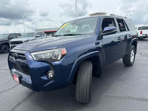 Used 2022 Toyota 4Runner SR5 Premium w/ Moonroof Package AWD/4WD image 4
