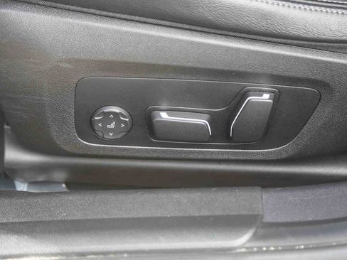 Used 2024 BMW 330i Sedan w/ Convenience Package RWD image 21