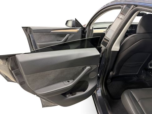 Certified 2023 Tesla Model Y Long Range AWD/4WD image 10