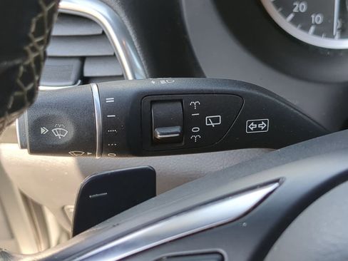 Used 2018 INFINITI QX30 image 28