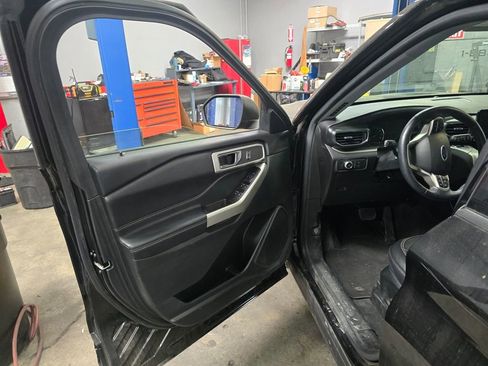 Used 2022 Ford Explorer XLT w/ Equipment Group 202A image 25