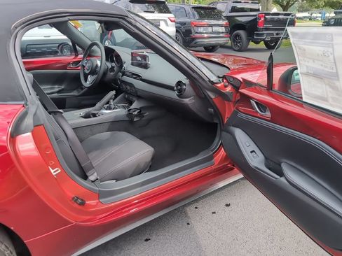 New 2026 MAZDA MX-5 Miata Club w/ Weather Package RWD image 9