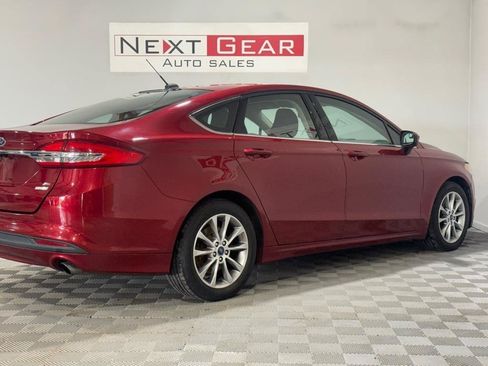 Used 2017 Ford Fusion SE w/ Fusion SE Technology Package FWD image 8