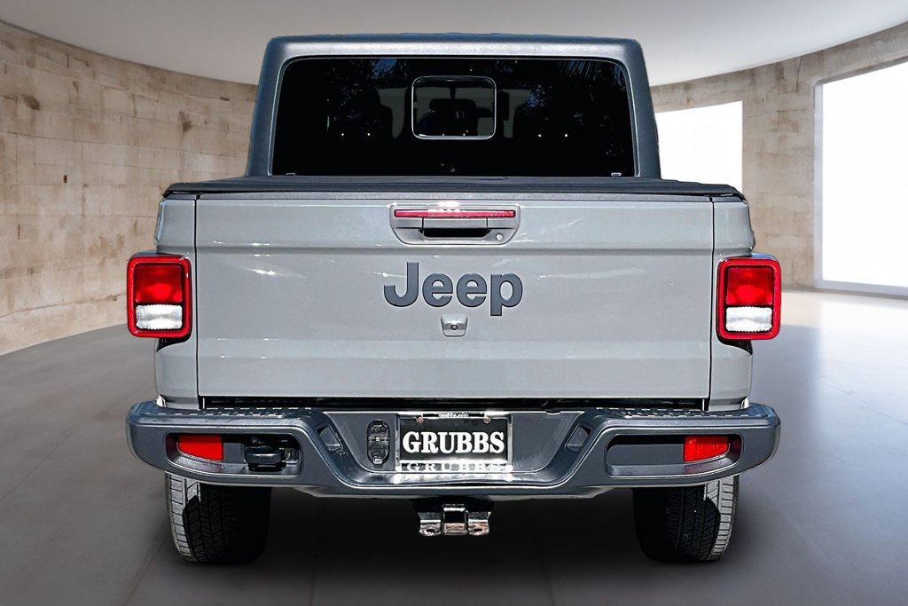 Used 2021 Jeep Gladiator Sport AWD/4WD image 5