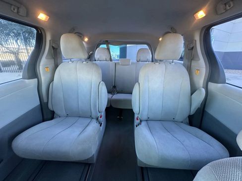 Used 2013 Toyota Sienna L image 13
