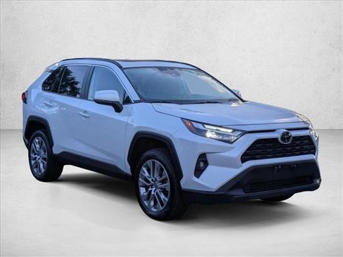 Used 2023 Toyota RAV4 XLE Premium FWD image 3