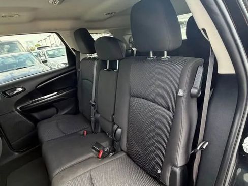 Used 2017 Dodge Journey SE w/ Flexible Seating Group FWD image 8