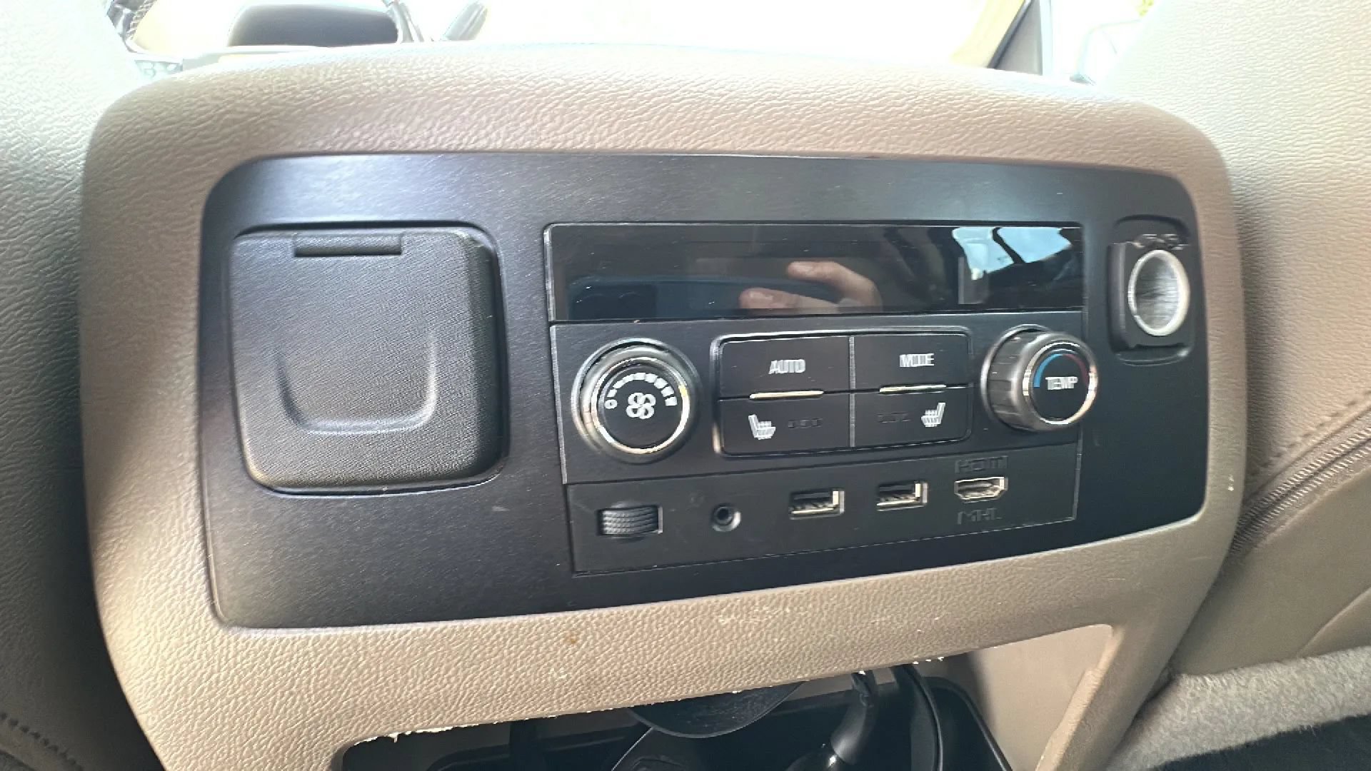 Used 2018 GMC Yukon SLT w/ Open Road Package AWD/4WD image 23