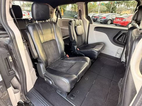 Used 2017 Dodge Grand Caravan SXT FWD image 23