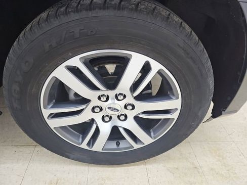 Used 2023 Ford Expedition Limited image 11