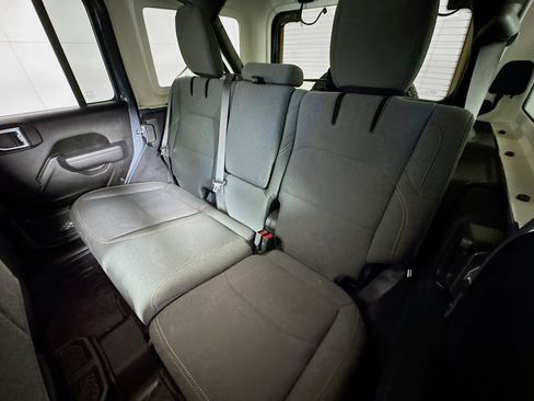 Used 2024 Jeep Wrangler Unlimited image 21