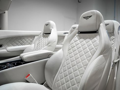 Used 2017 Bentley Continental GT image 33