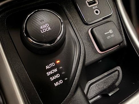 Used 2018 Jeep Compass Latitude w/ Cold Weather Group AWD/4WD image 26