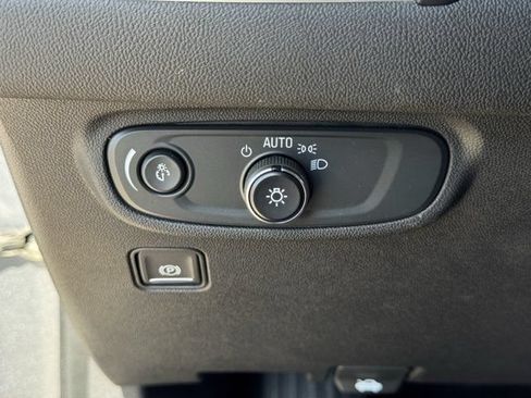 Used 2020 GMC Terrain SLE w/ Elevation Edition FWD image 25