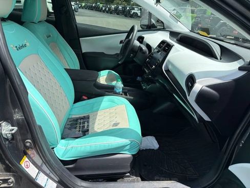 Used 2020 Toyota Prius LE AWD/4WD image 11