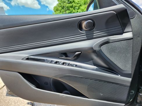 New 2025 Hyundai Elantra SEL image 6