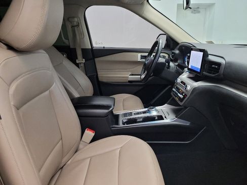 Used 2021 Ford Explorer XLT w/ Equipment Group 202A image 21