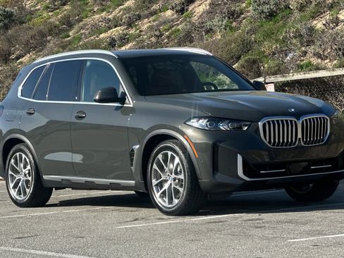 Used 2026 BMW X5 xDrive50e image 5