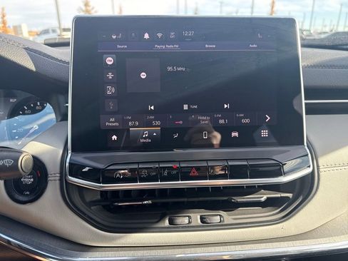 Used 2024 Jeep Compass Limited image 18