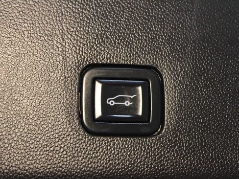 Used 2023 Chevrolet Traverse LT AWD/4WD image 16