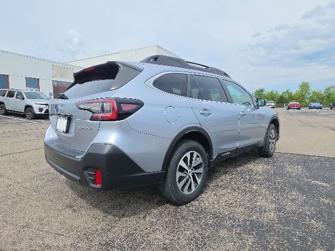 Used 2020 Subaru Outback Premium w/ Popular Package #1 AWD/4WD image 3