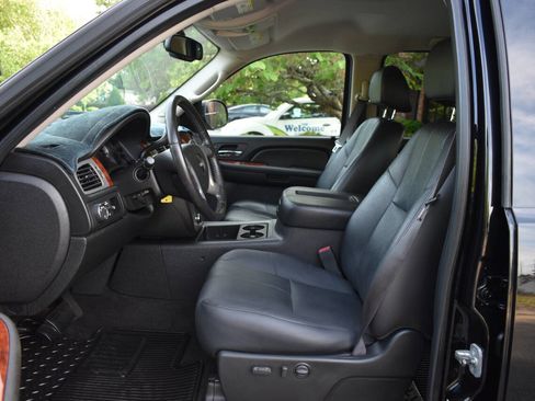 Used 2009 GMC Sierra 1500 SLT w/ Suspension Package, Off-Road image 8